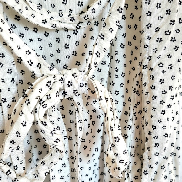 H&M Creamy White Dress Womens 4 Black Flowers Pattern Preppy Feminine Tie Back - Picture 5 of 9